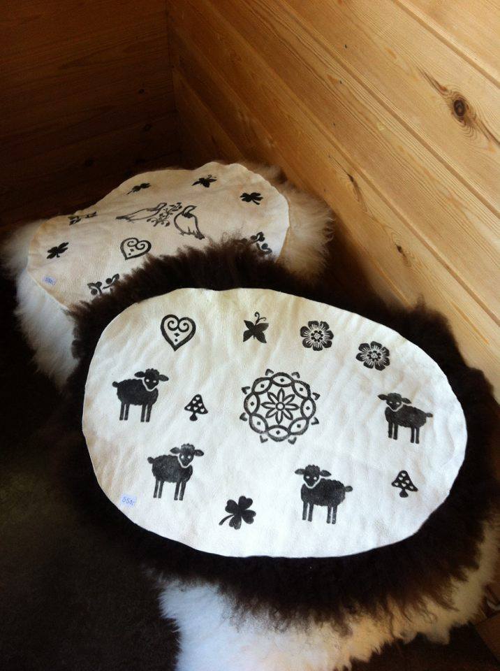 skinn med trykk sitteunderlag